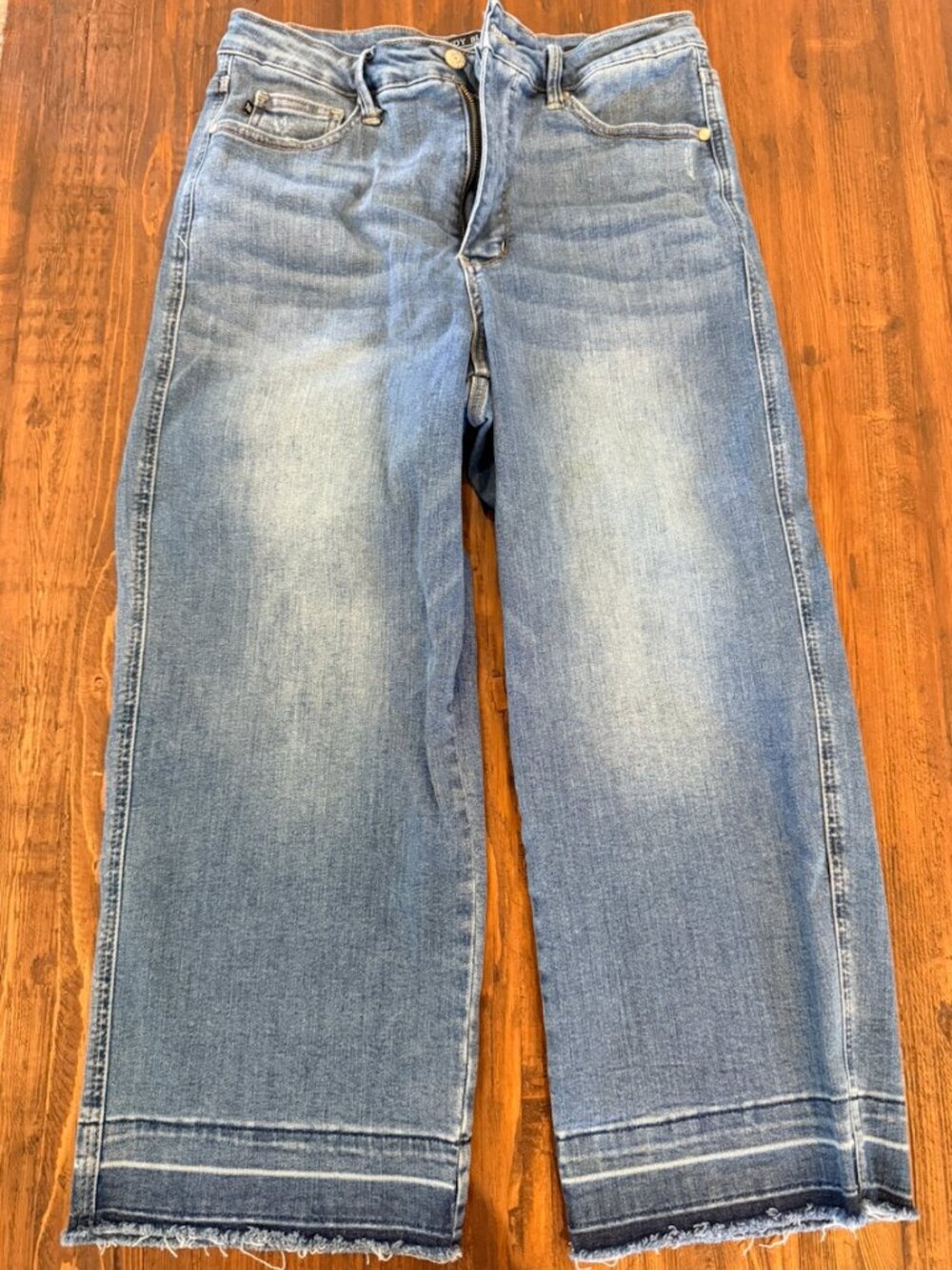 Judy Blue Wide Crop Jeans (13/31) / High Rise/ Raw Hem/ Medium Wash - Picture 2 of 6